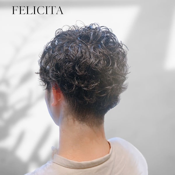 波巻きパーマ×刈り上げマッシュショートレイヤー|FELICITA RicorsO