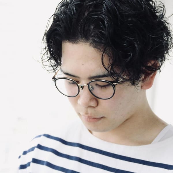 センターパート×スパイラルパーマ