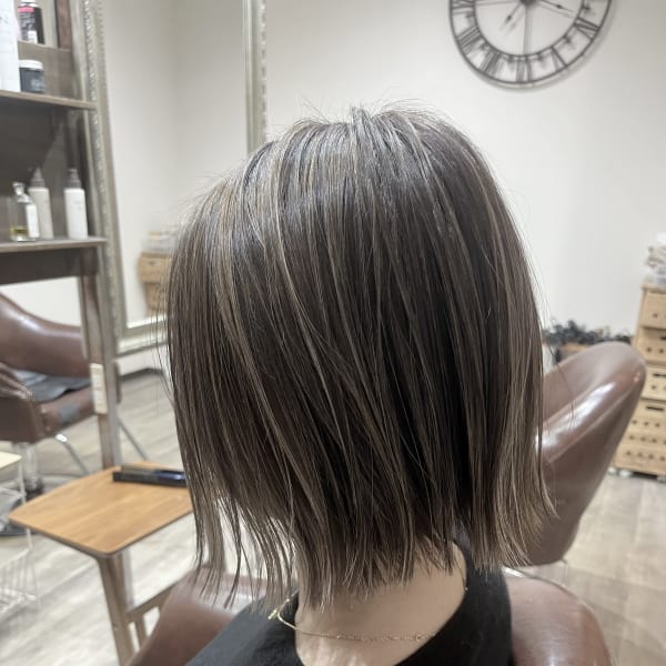 【ハイライトor白髪ぼかし×ミディアムレイヤー】|jolie amie