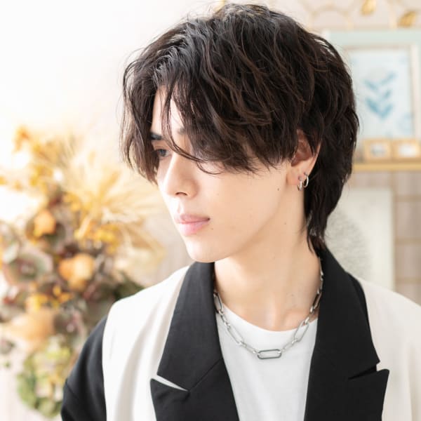 前髪パーマセンターパート無造作束感ショート ネイビーブラック