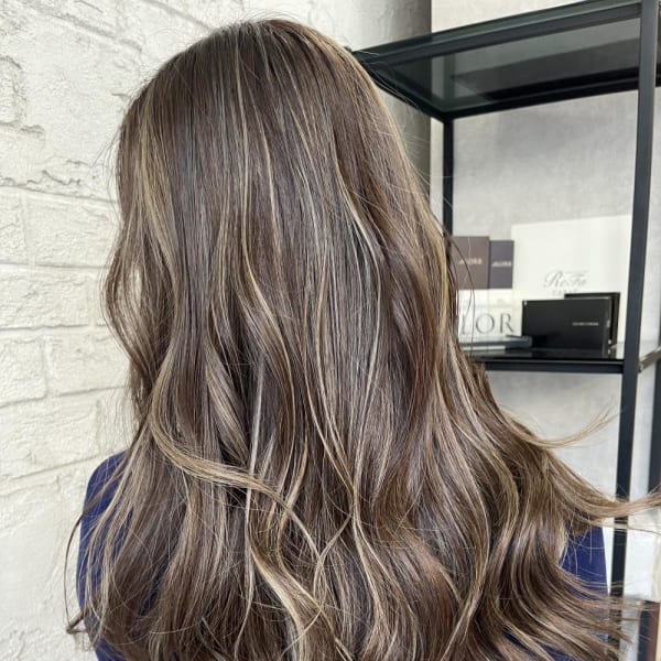 30.40代白髪ぼかしハイライトミルクティーベージュ