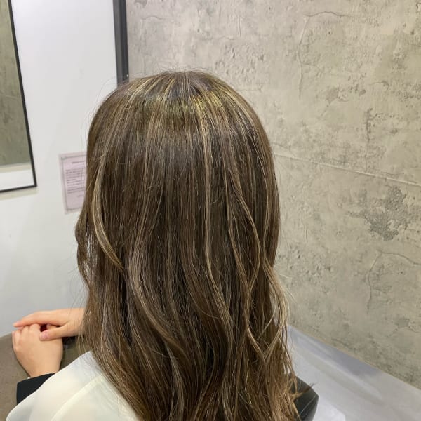 ベージュ×ハイライト