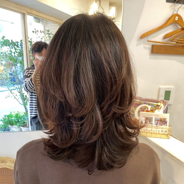 毛先の厚みを残した大人のくびれセミディワンカール仕上げ梅ヶ丘