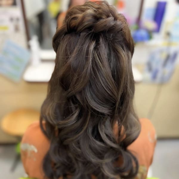ハーフアップ|Hair Salon Lashic...らしく