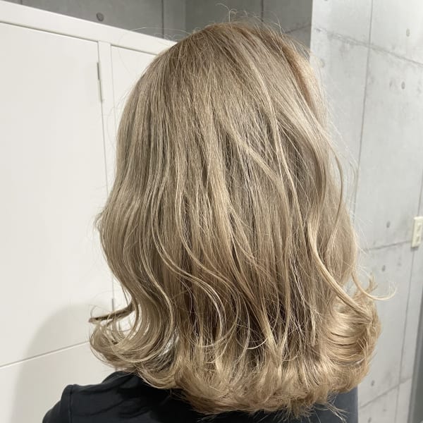 ホワイトベージュ