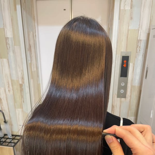 髪質改善トリートメント艶髪ベージュさら艶ストレートロング|newi 池袋