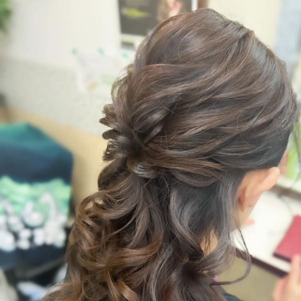 ハーフアップ|Hair Salon Lashic...らしく