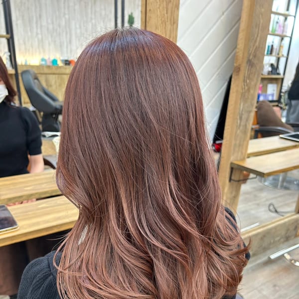 艶髪グラデーションカラーピンクベージュ大人可愛いゆる巻き