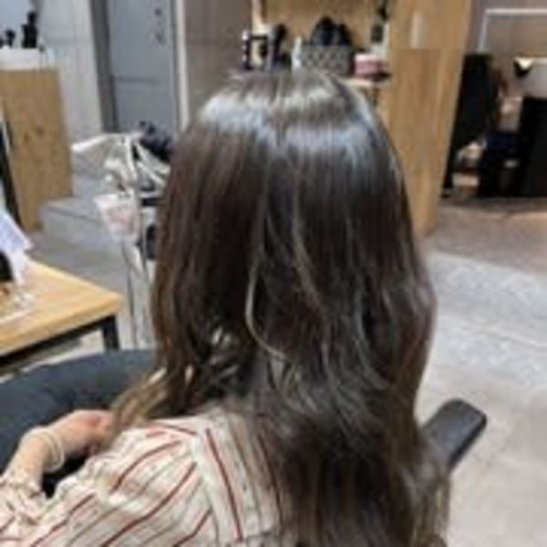 根本のボリュームが気になる方☆縮毛矯正