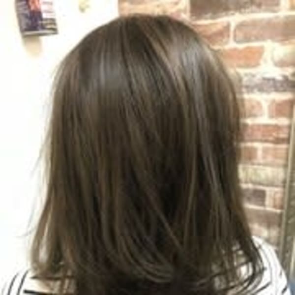 グレージュ×ミディアムボブ