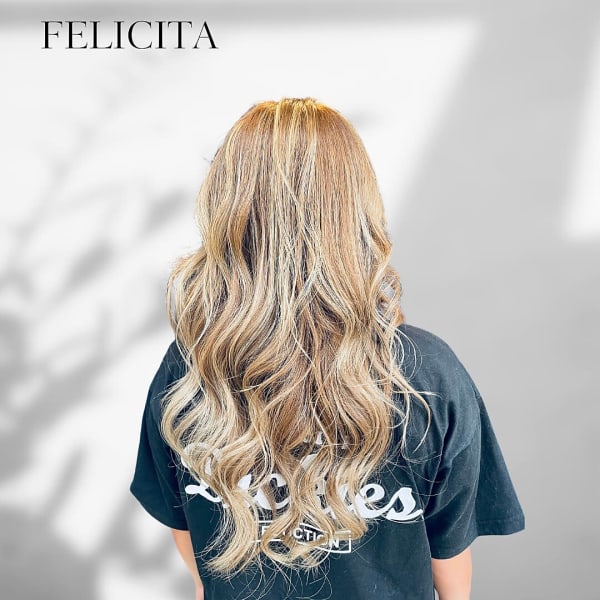 【FELICITA】外国人風バレイヤージュ×ハイトーンカラー