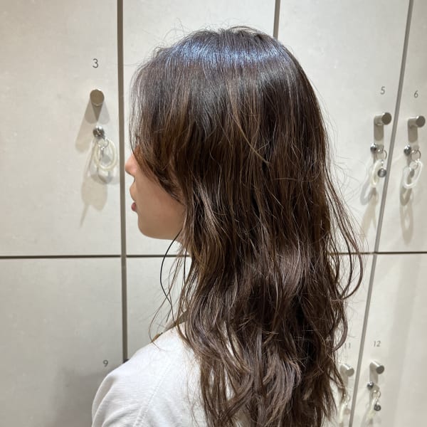 顔周り似合わせレイヤーたっぷりセミロング◎平谷英実