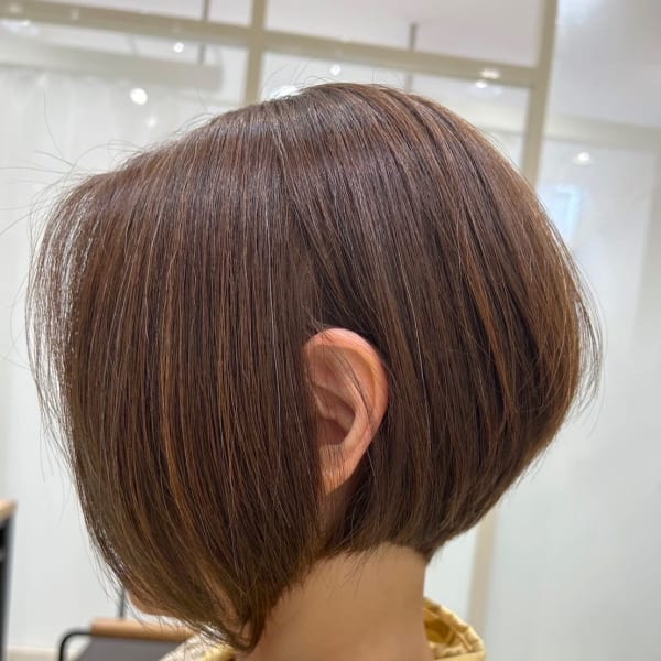 30代40代　前下がりショート　艶感　ナチュラルブラウン