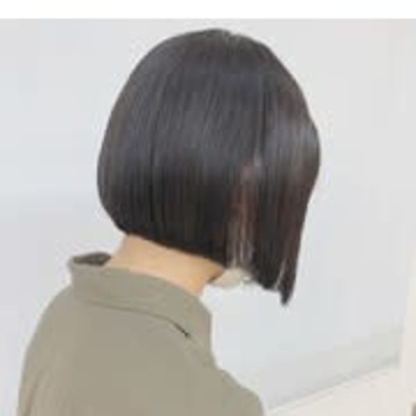 愛されショートボブ艶髪くびレイヤーエモージュピンクベージュ|QUALIS 赤塚店