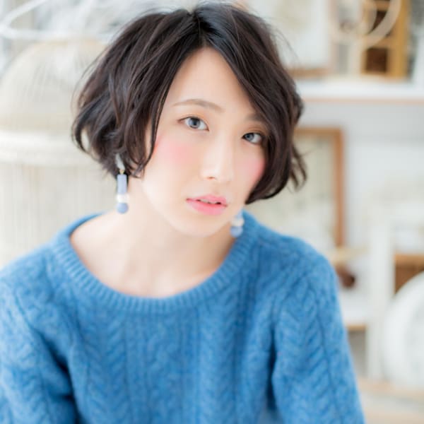 抜け感アシンメトリー前下がり小顔ミニボブ アッシュブラック