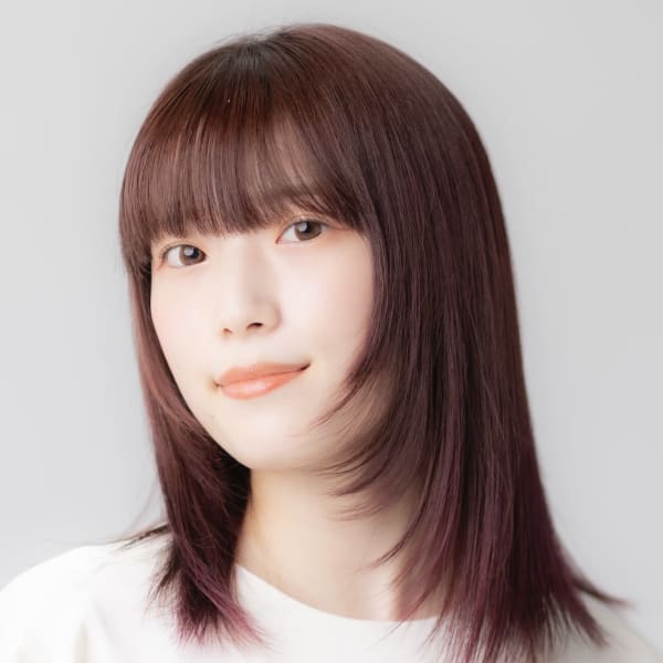 赴くままに動く毛流れでピュアさ漂うストレートミディアム|DOUBLE