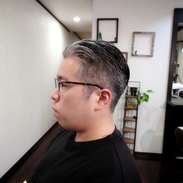 グレーヘアのおしゃれショート