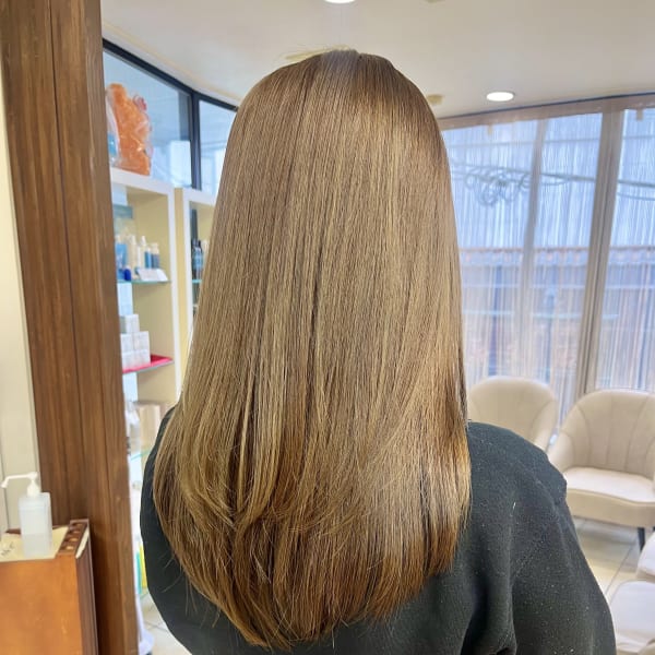 10代20代30代ロングレイヤー白髪ぼかし小顔丸みハイトーン