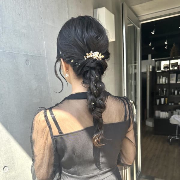 グレーベージュ レイヤーロング 前髪パーマ アッシュブラック