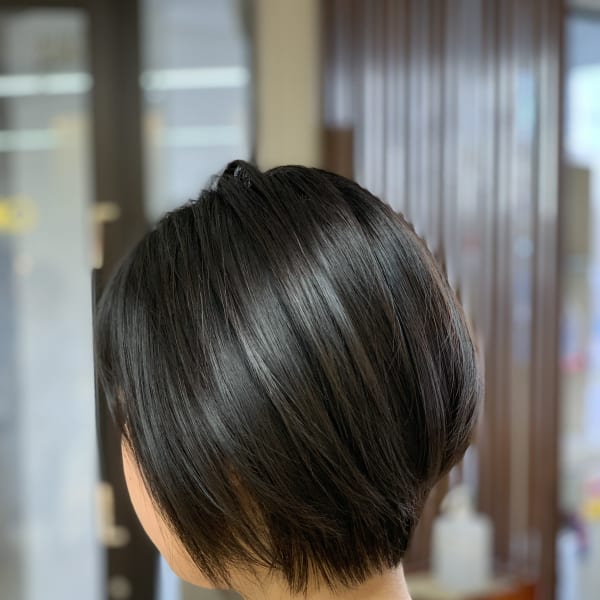 小顔ストレートボブ黒髪グレージュダークアッシュモード|QUALIS 上福岡店