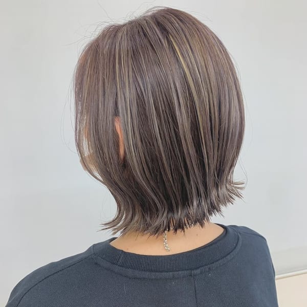 シルキーベージュくびレイヤーエモージュデザインカラー透明感|QUALIS 上福岡店