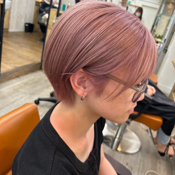 髪質改善トリートメント暖色ピンクベージュ丸みショートボブ