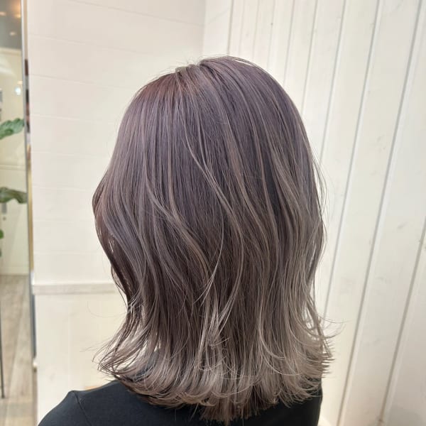 艶髪ハイライトカラー髪質改善トリートメントくびれミディ