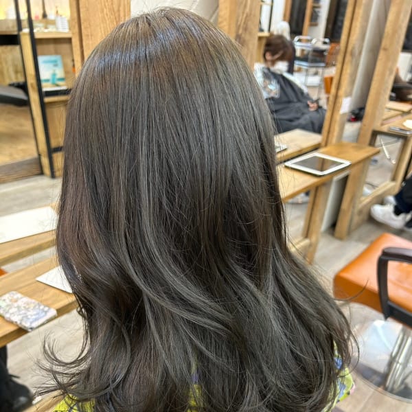 髪質改善韓国風ゆるふわ巻きオリーブグレージュカラー