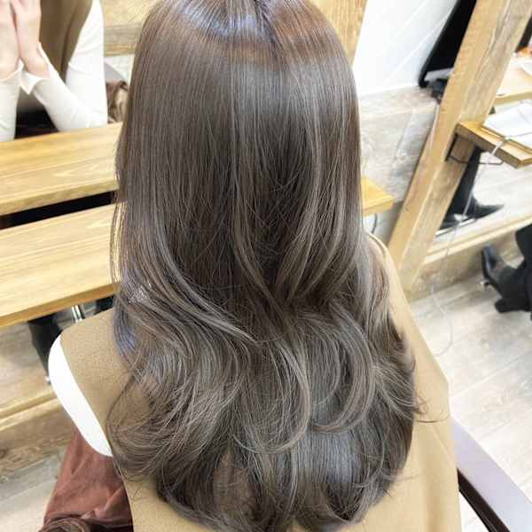 髪質改善トリートメント艶髪ベージュさら艶ストレートロング