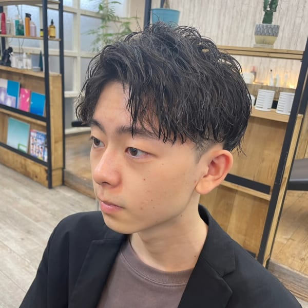 メンズカット爽やか刈り上げセンターパートツイスパメンズパーマ