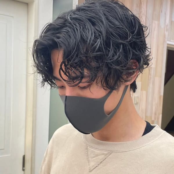 メンズスパイラルパーマ爽やか前下がりセンター