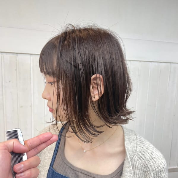 ふんわり前下がり外ハネボブシースルーレイヤーカット