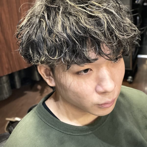 波巻きスパイラルパーマ×メッシュカラー