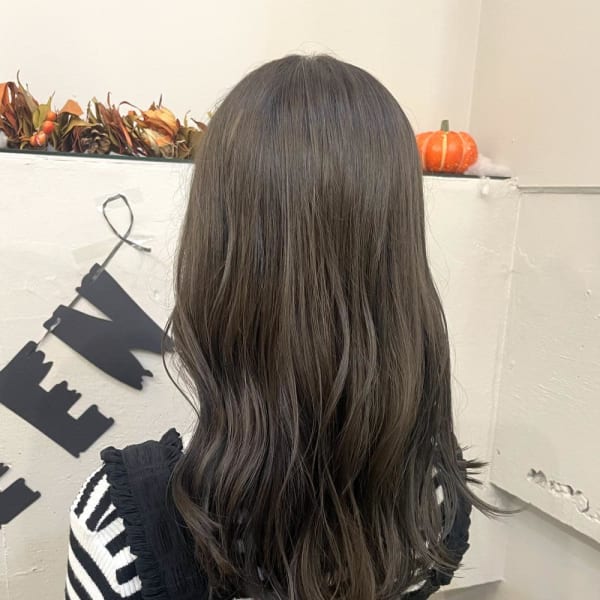 赤味消し　オリーブカラー　暗めグレージュ