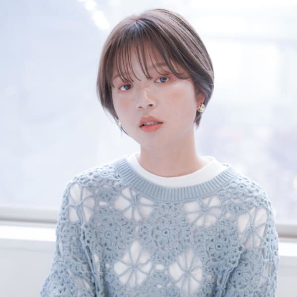 BERRYショート美髪グレーベージュ小顔フェミニン艶感カラー