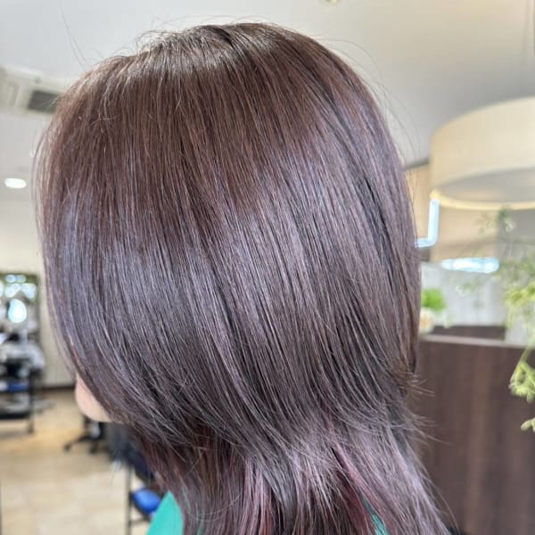 イルミナで秋カラー、インナー部ブリーチ1回 ガーネット