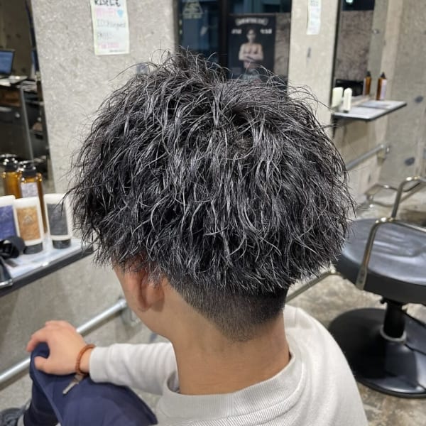 決まりすぎない強さ！ゆるめ束感ショートツイストスパイラル！|RISE 綾瀬店