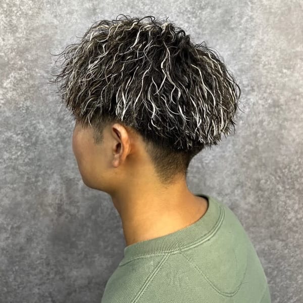 超人気スタイル！ホワイトメッシュ×ツイストスパイラルパーマ！|RISE 新小岩店