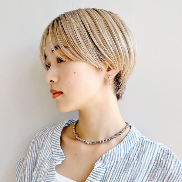 流し前髪のシンプルショート|Savian Hair garelly