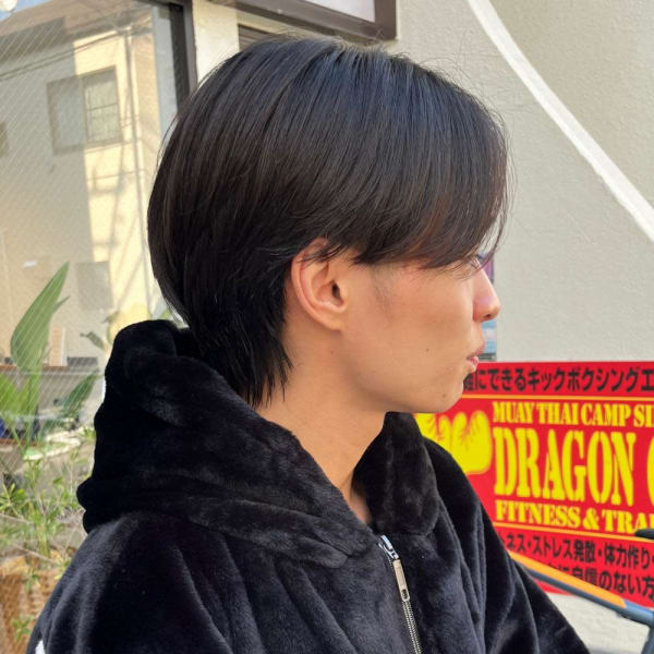 黒髪センターパートウルフ