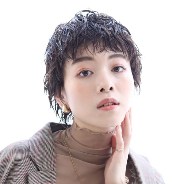 くせ毛風パーマショートウルフグレーベージュ20代30代40代