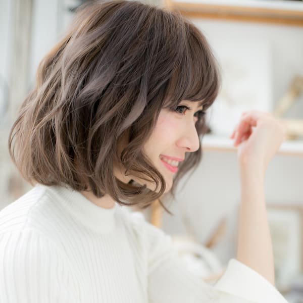 バレイヤージュくせ毛風小顔エアリーミディ ボブパーマ