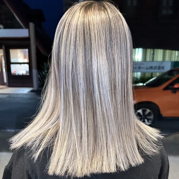 黒髪/グレーベージュ/レイヤーロング/バレイヤージュ