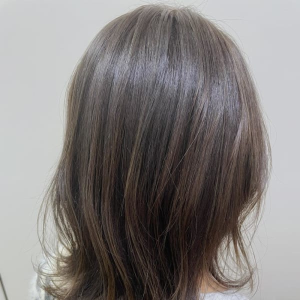 オリーブベージュ