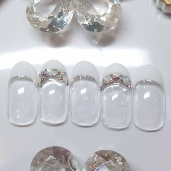 華やかなフレンチネイル♪