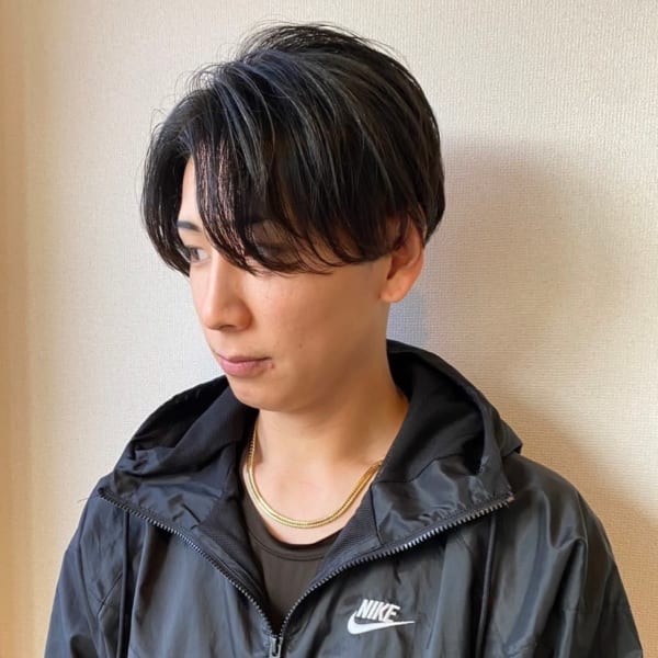 メンズショート　マッシュヘア　センターパート　ビジネスヘア