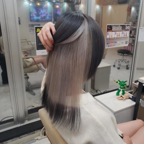 ホワイト系インナー+裾カラー