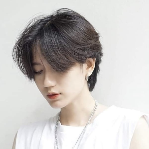 レディースセンターパートハンサムショート