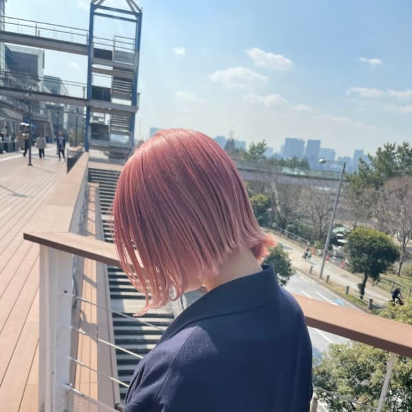 大人ガーリー切りっぱなしマッシュボブハイトーンカラー