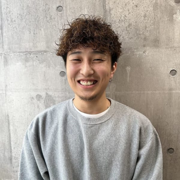_WHITE+ 南海難波店【アンダーバーホワイトプラスナンカイナンバテン】のスタッフ紹介。ジュンペイ